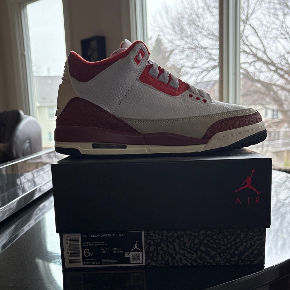 Air Jordan 3 Retro SE - 6 (wns 7.5) White and Burgundy